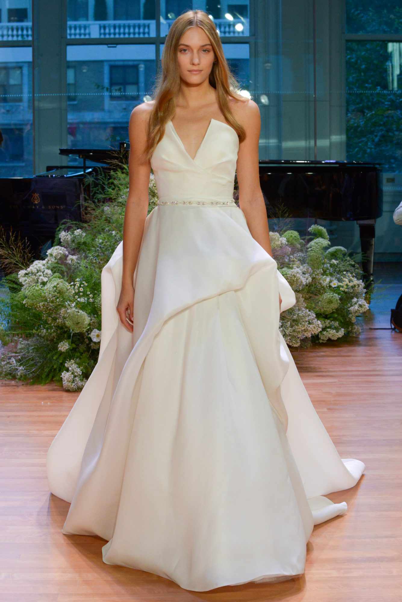 Monique Lhuillier Fall 2017 Wedding Dress Collection