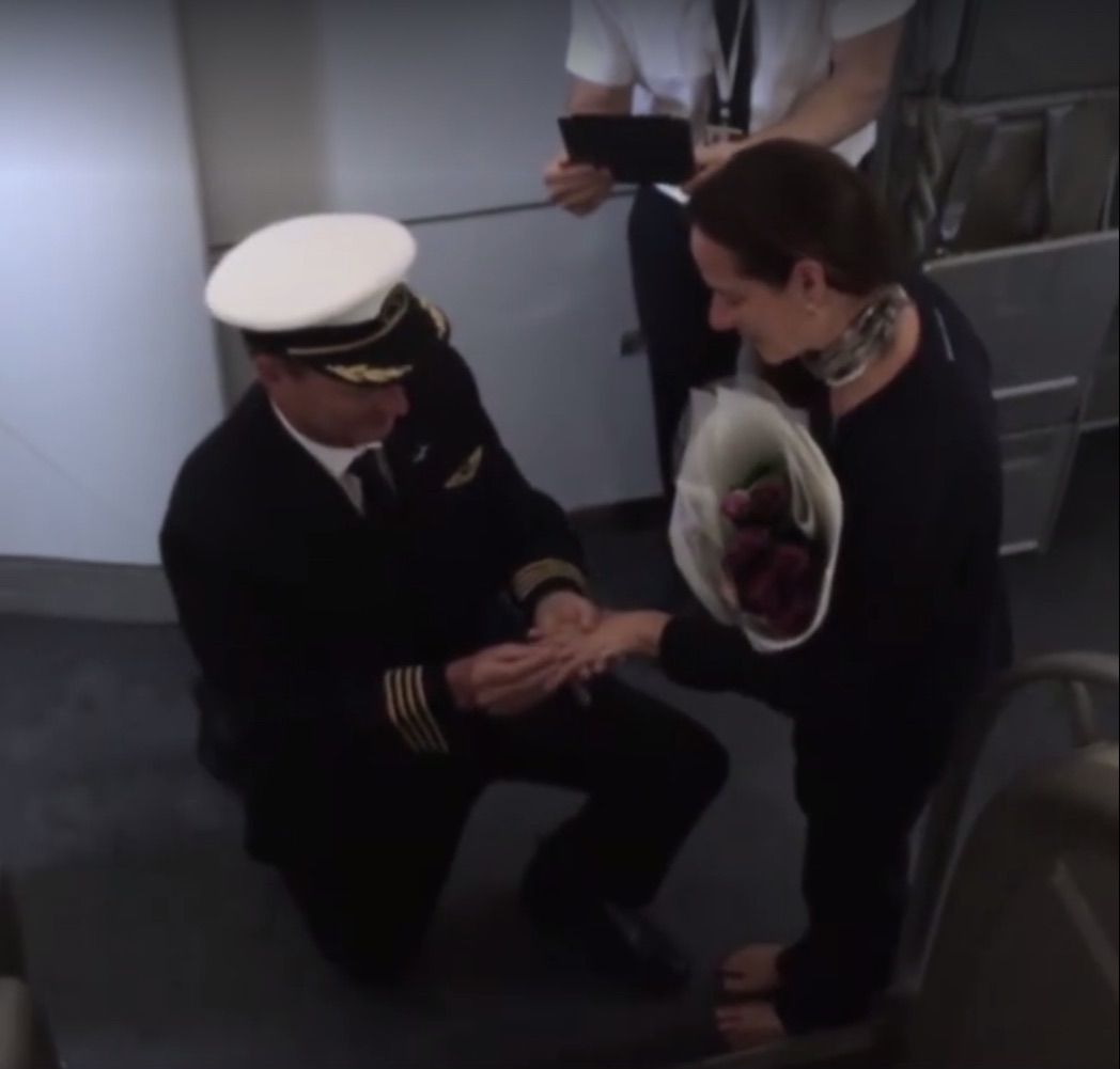 Pilot Proposes to Girlfriend on Flight