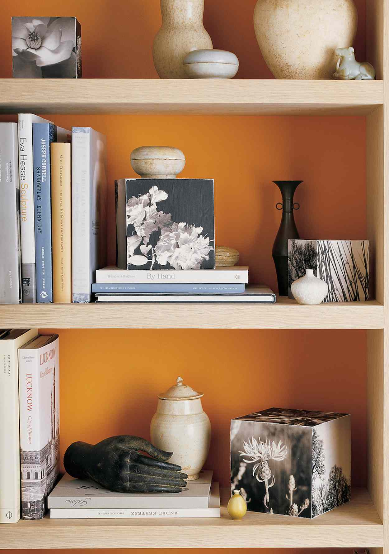 orange-bookcase-1016.jpg (skyword:349135)