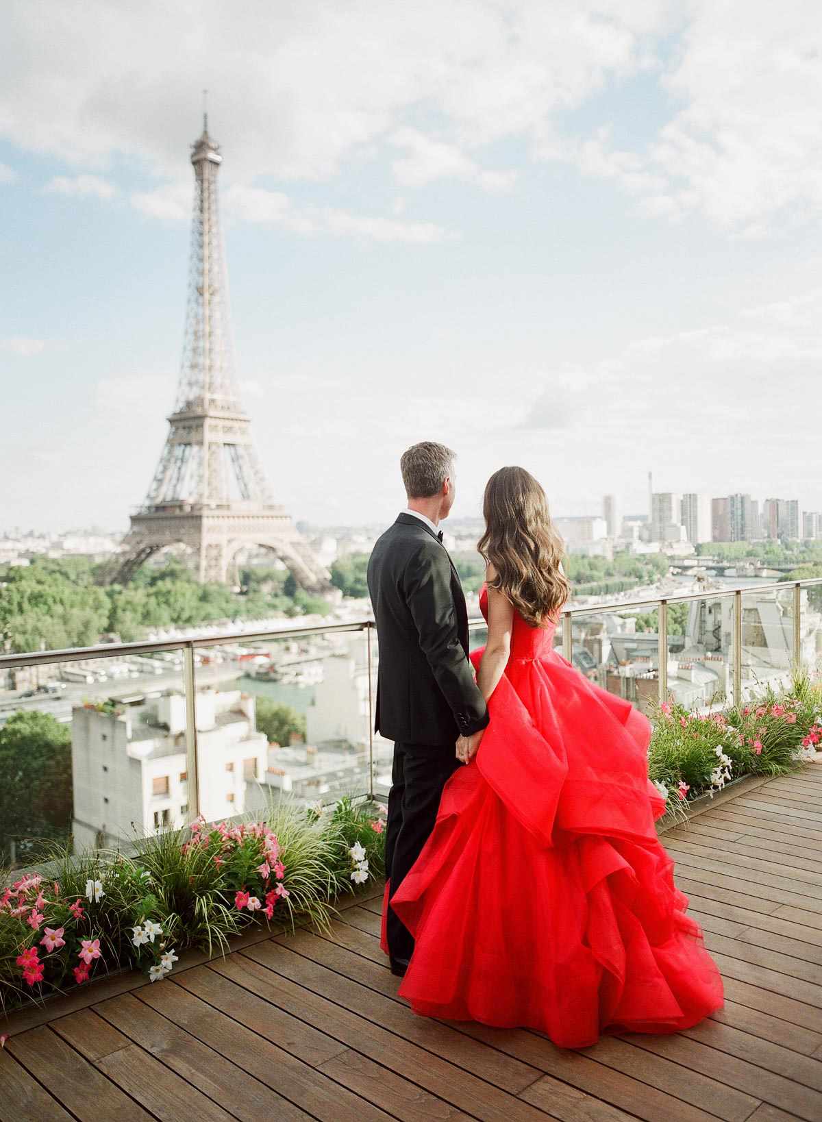 Paris wedding couple