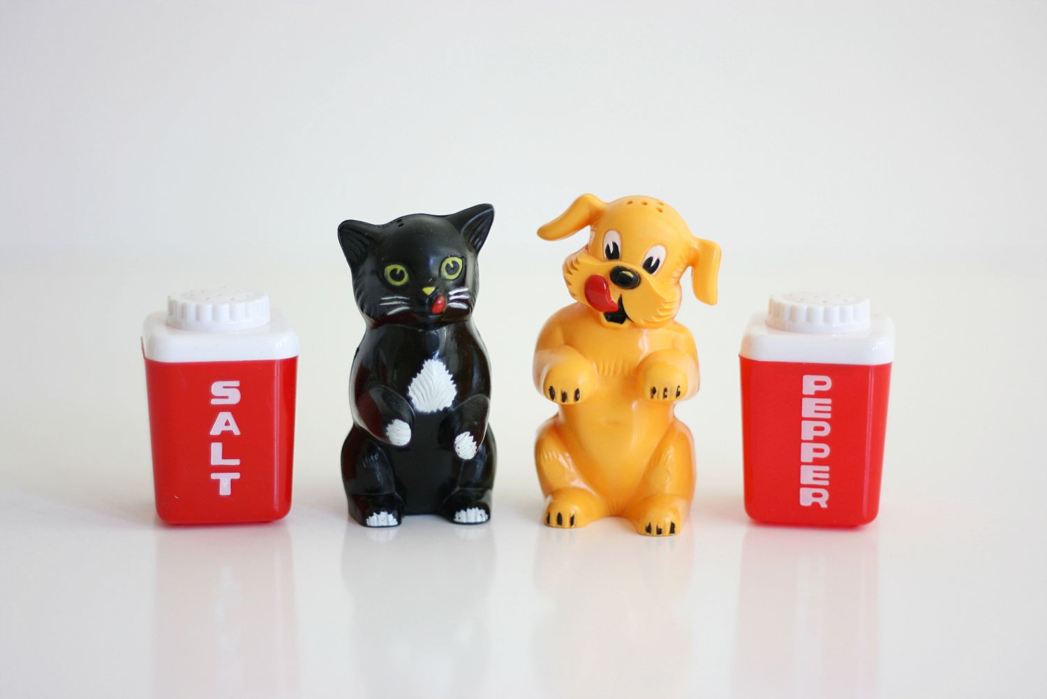 vintage salt and pepper shakers cat and dog