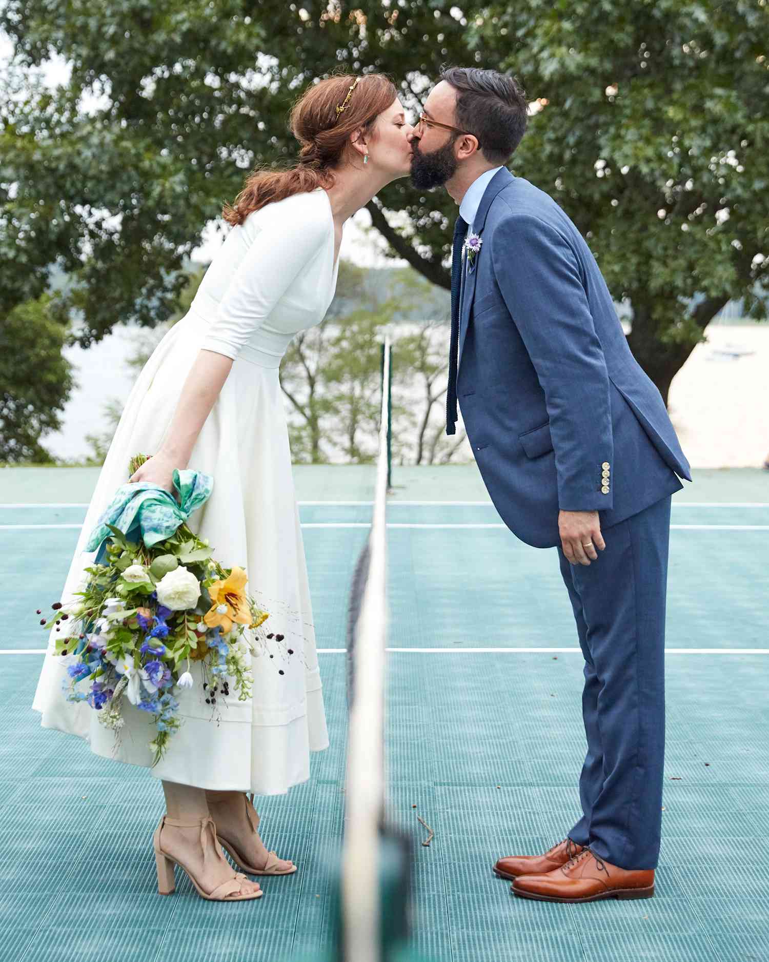 katie samuel tennis court kiss