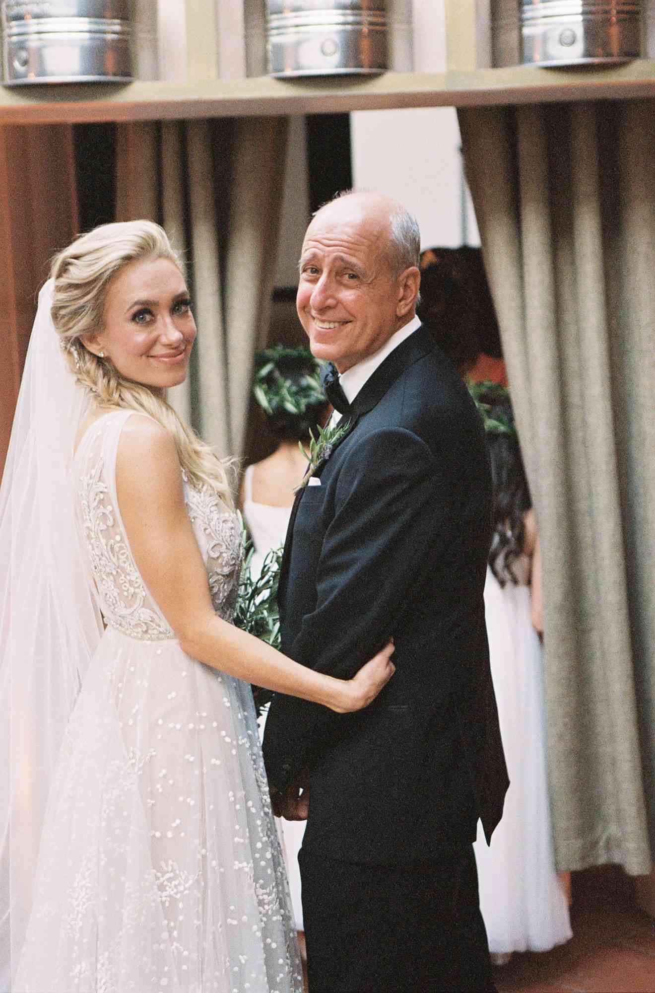 touching wedding moment father daughter
