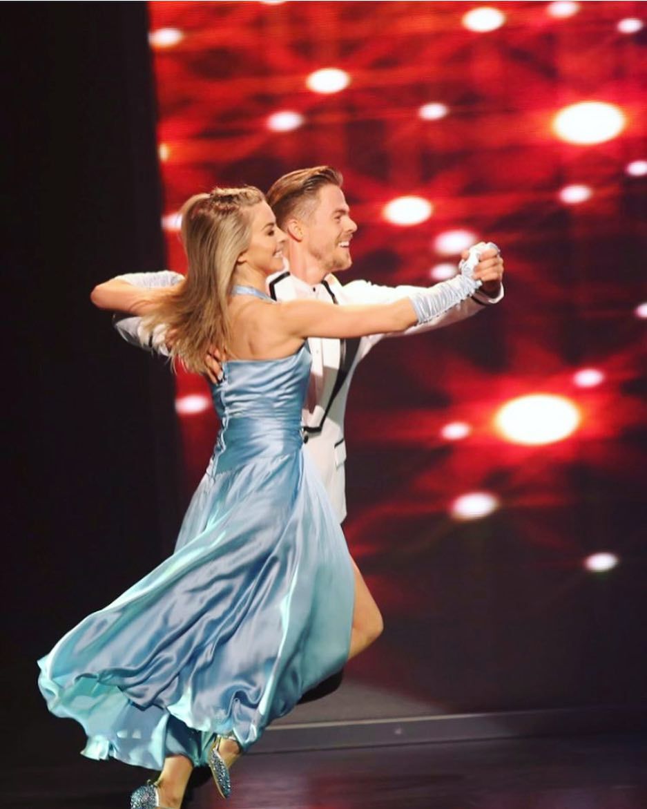 Derek Hough and Julianne Hough dancing