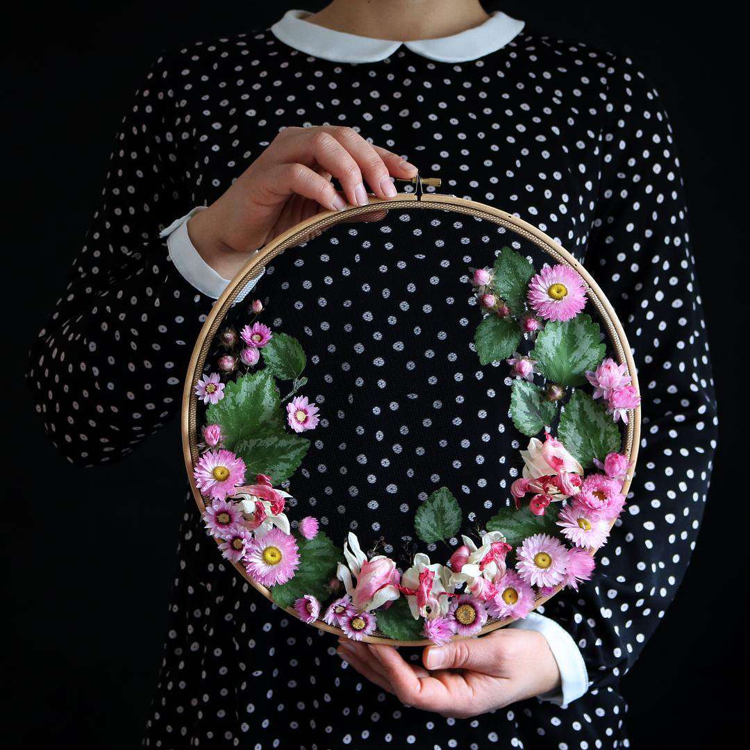 olga-prinku-floral-hoops-pink-black-0717