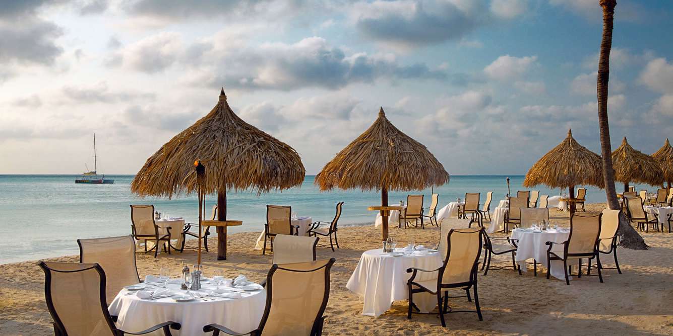 aruba hotel dining on beach