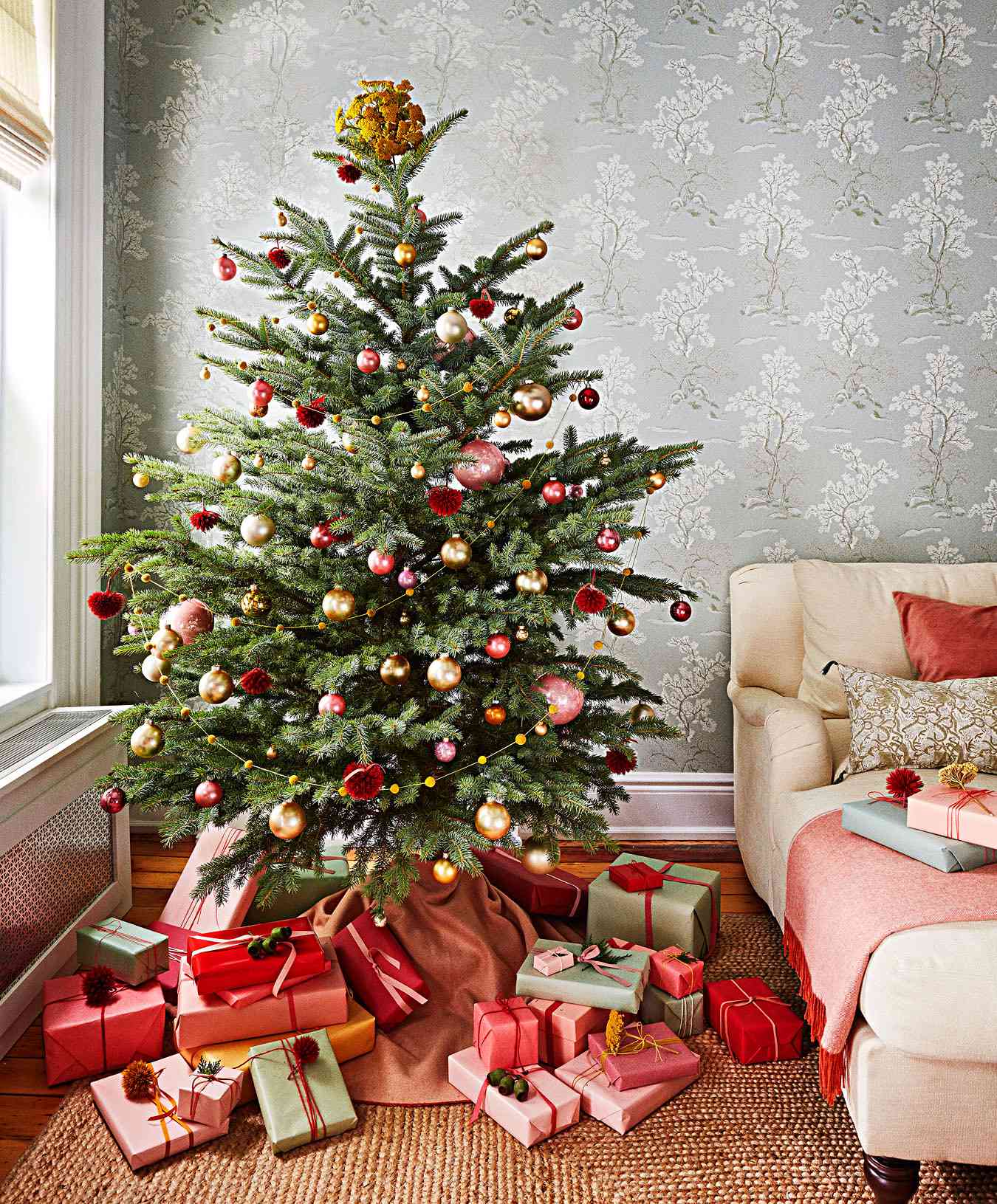 柔和装饰物圣诞树