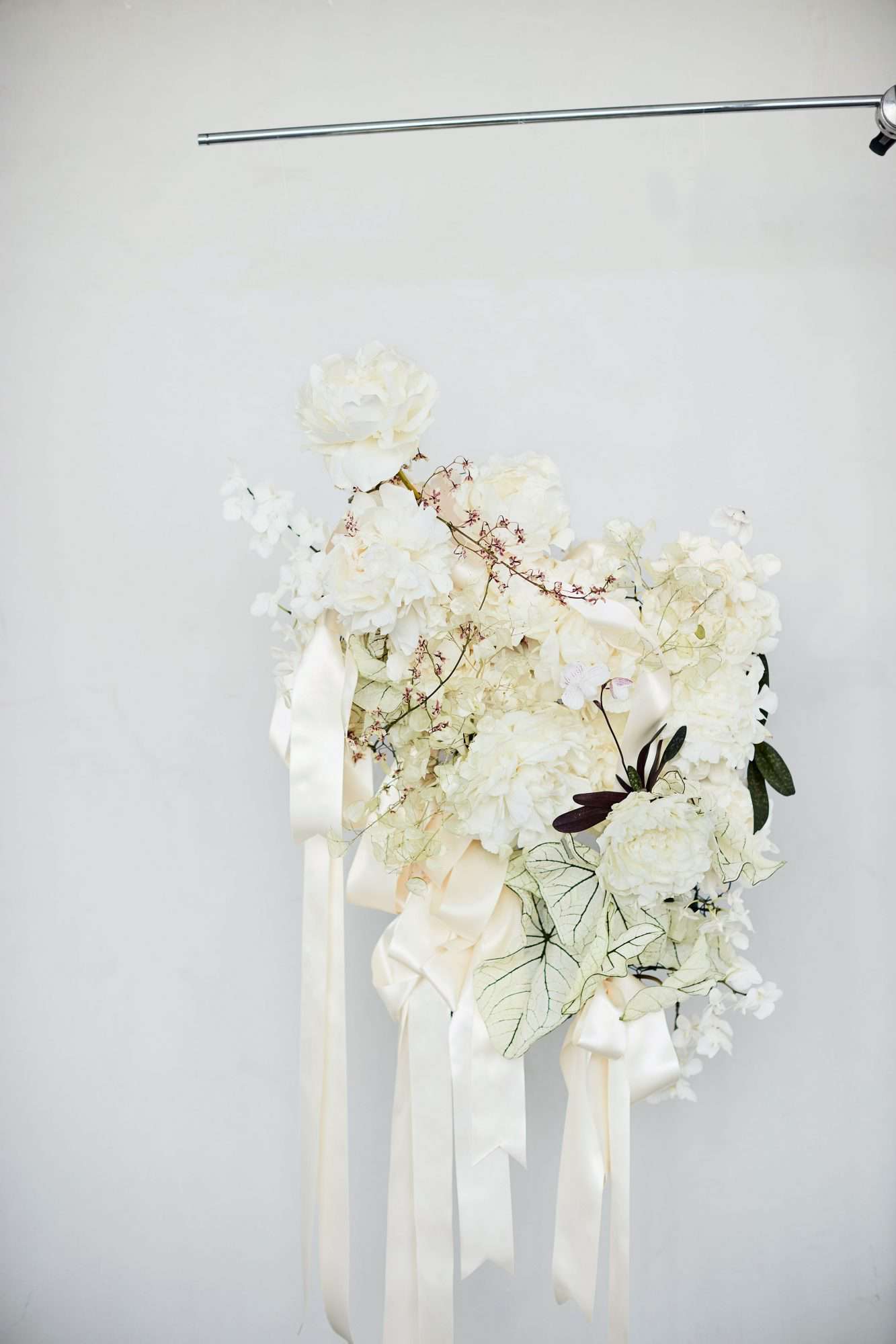 ribbon white bouquet