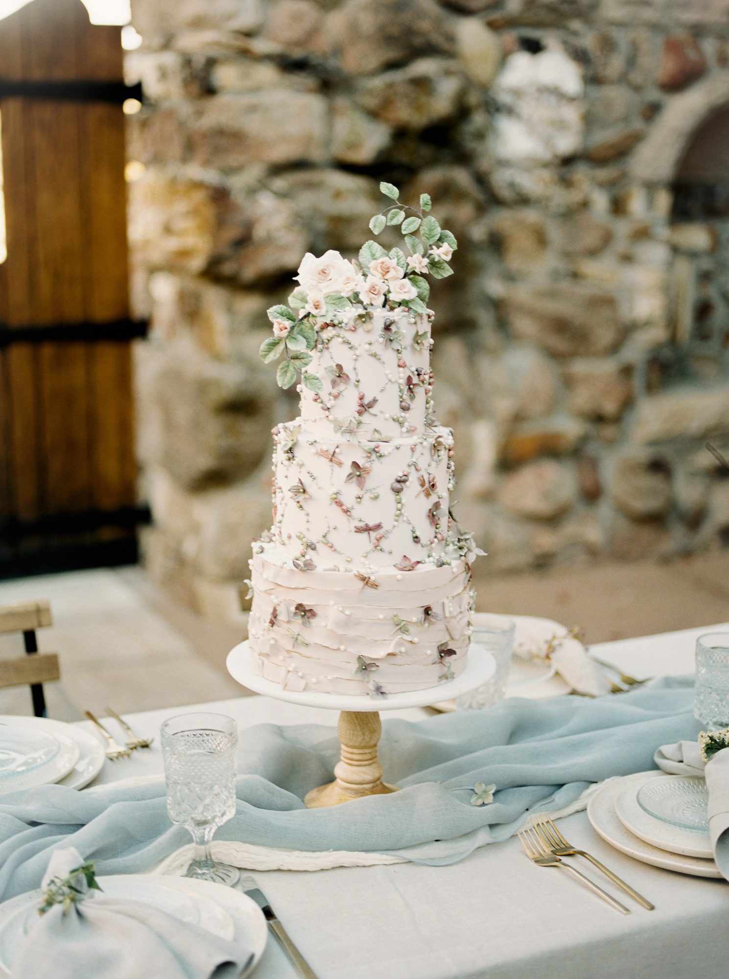 floral wedding cakes sara corona bohemian glamorous whimsical
