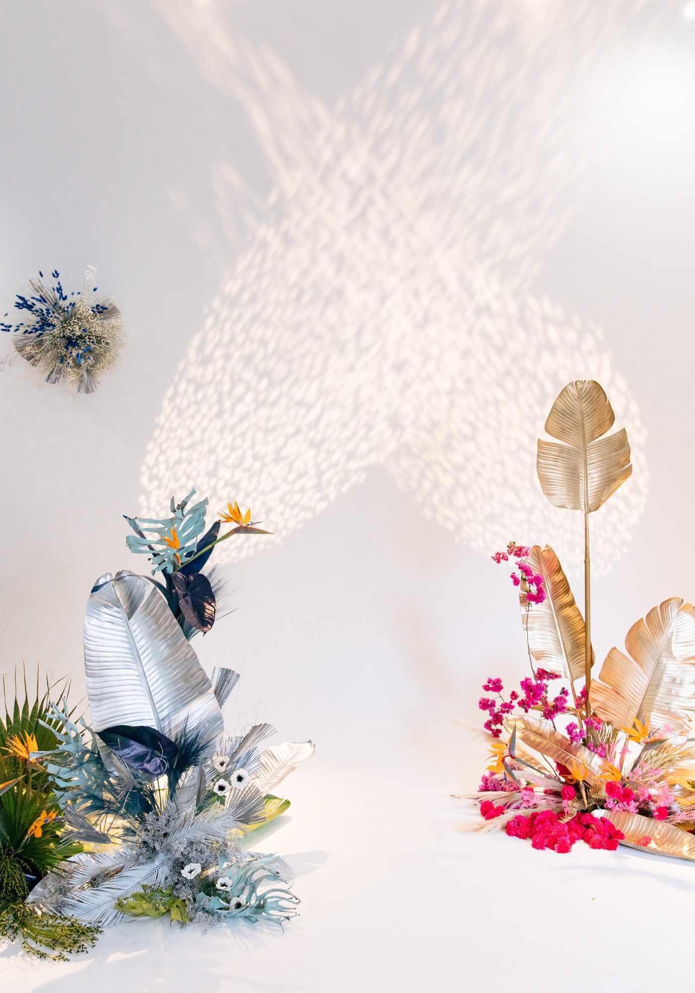 Modern Wedding Flowers - fluo altar ideas for ceremonies