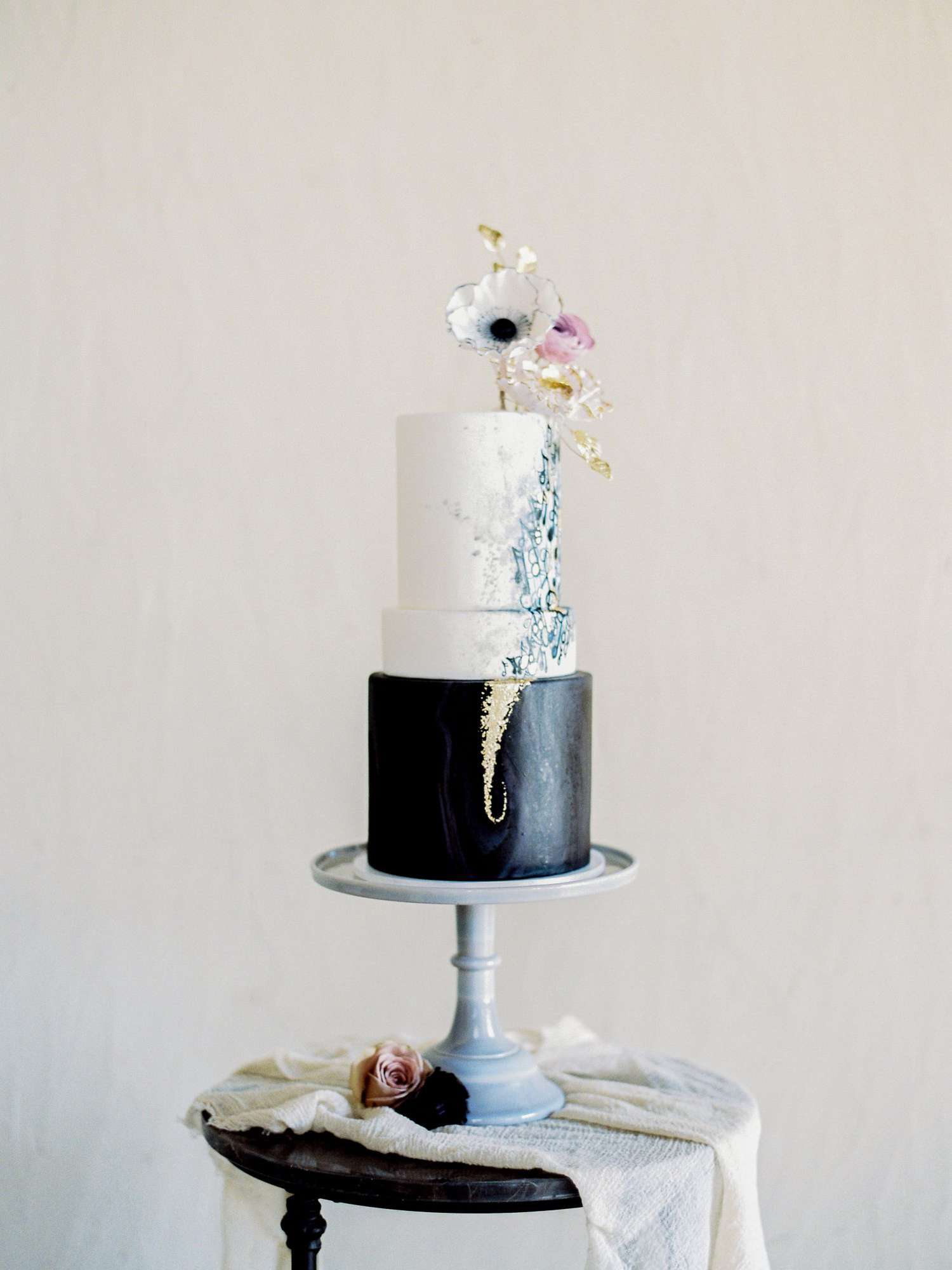 wedding cakes statement tier