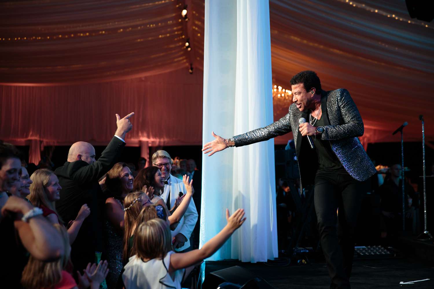 lionel richie performed at a wedding at the greenbrier resort