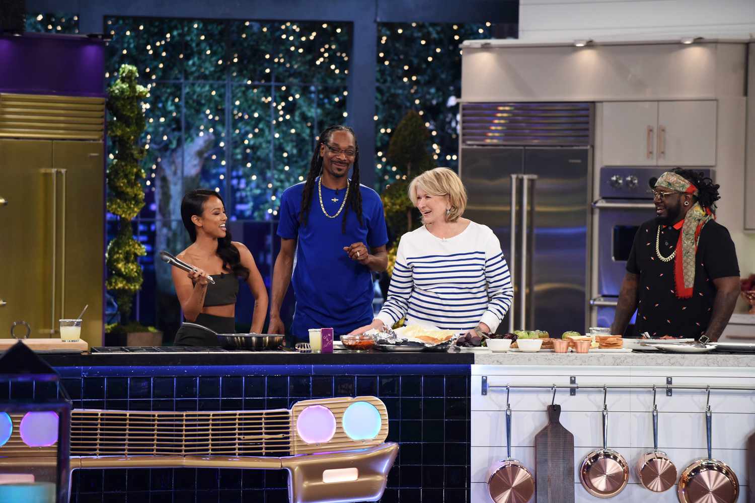 martha and snoop cooking with celebrity guests
