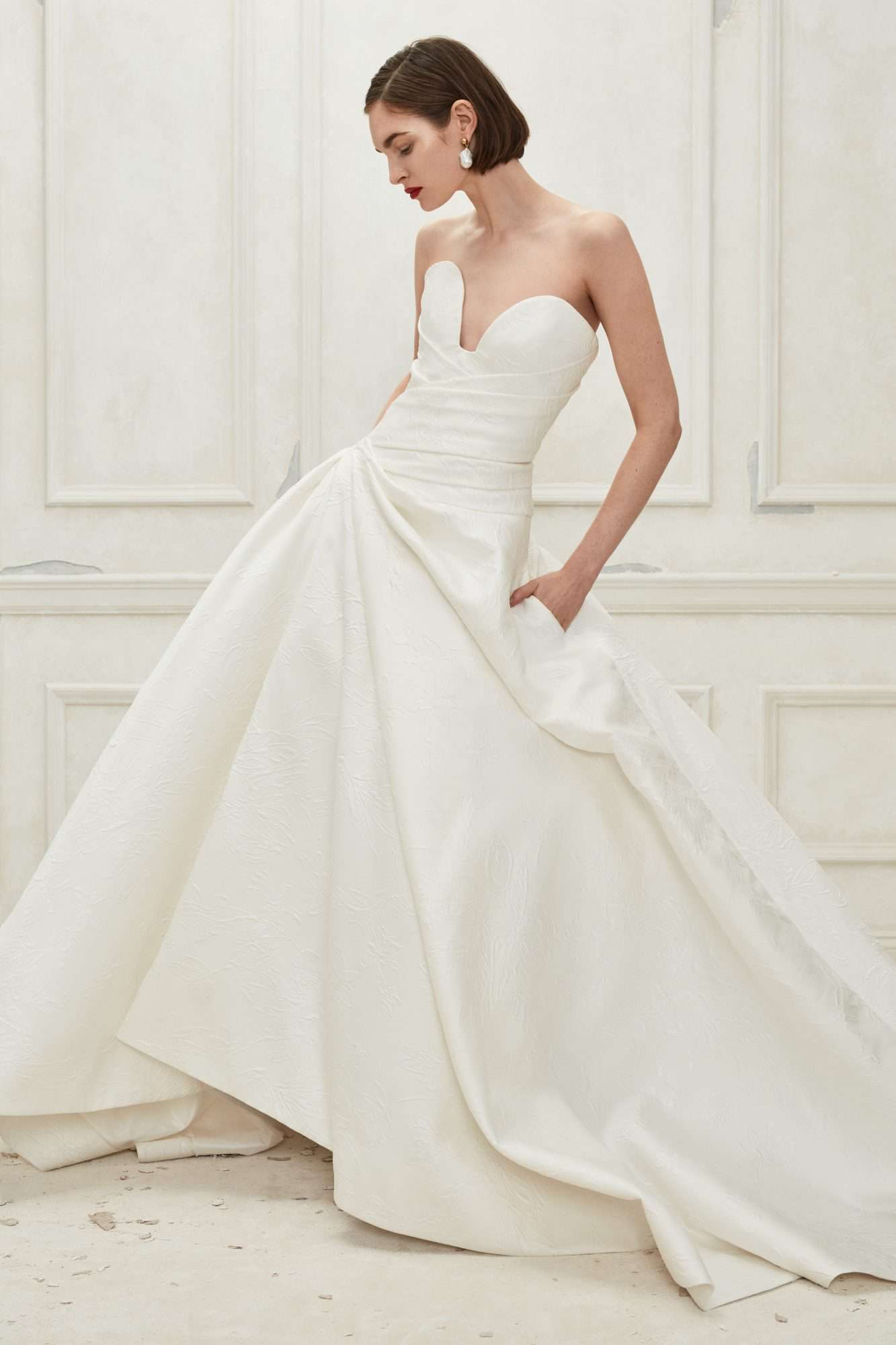 Oscar de la Renta sweetheart ball gown wedding dress fall 2019