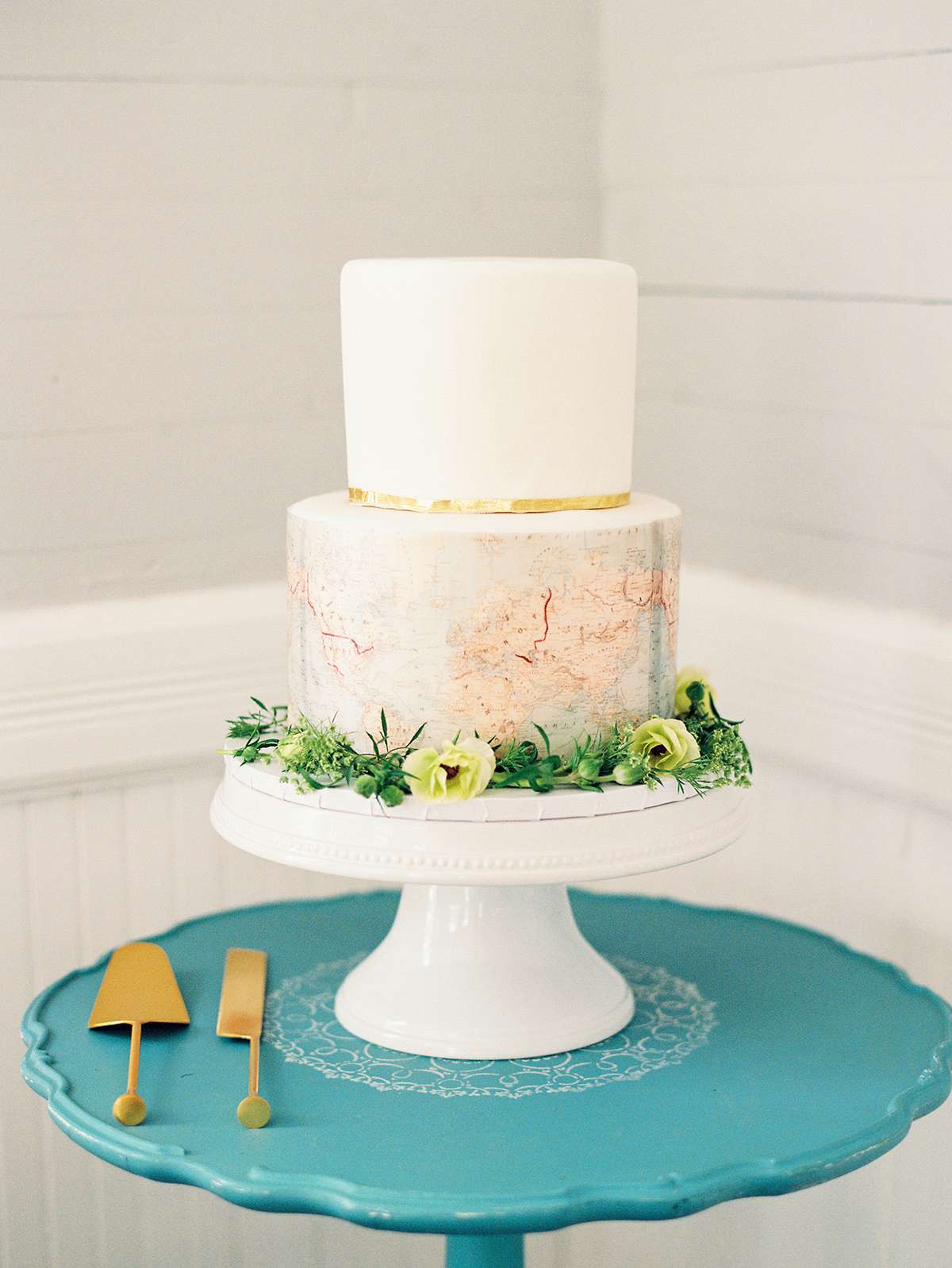 wedding cake with map design on the bottom tier