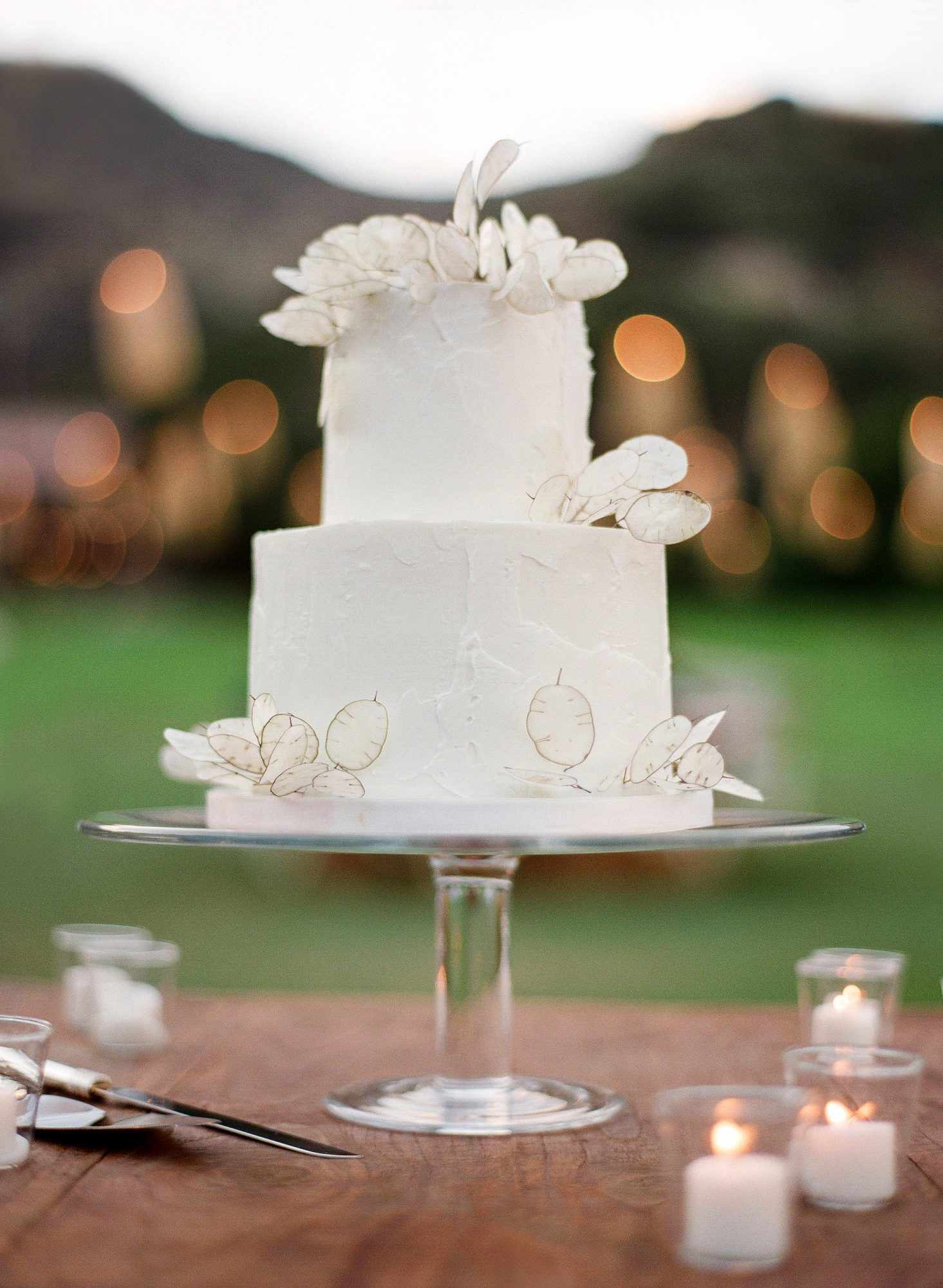 An All-White Wedding Cake