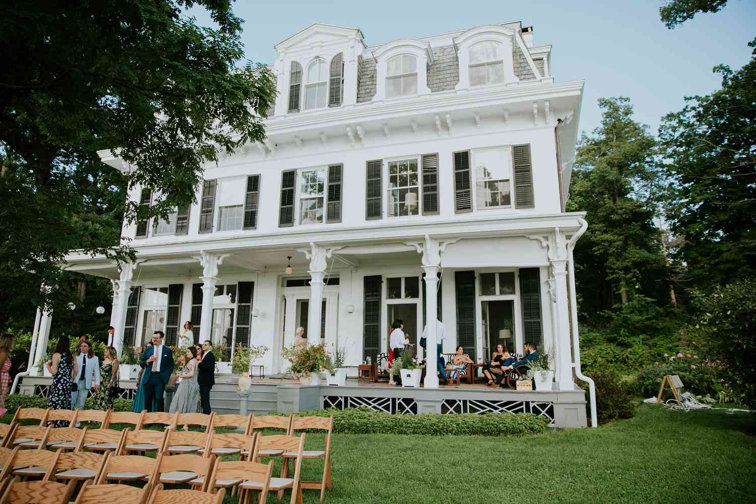 white mansion wedding venue