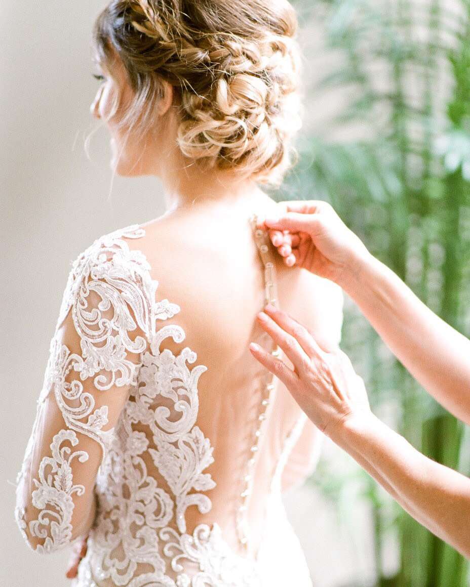8 of the Prettiest Wedding Dresses with Buttons   Martha Stewart