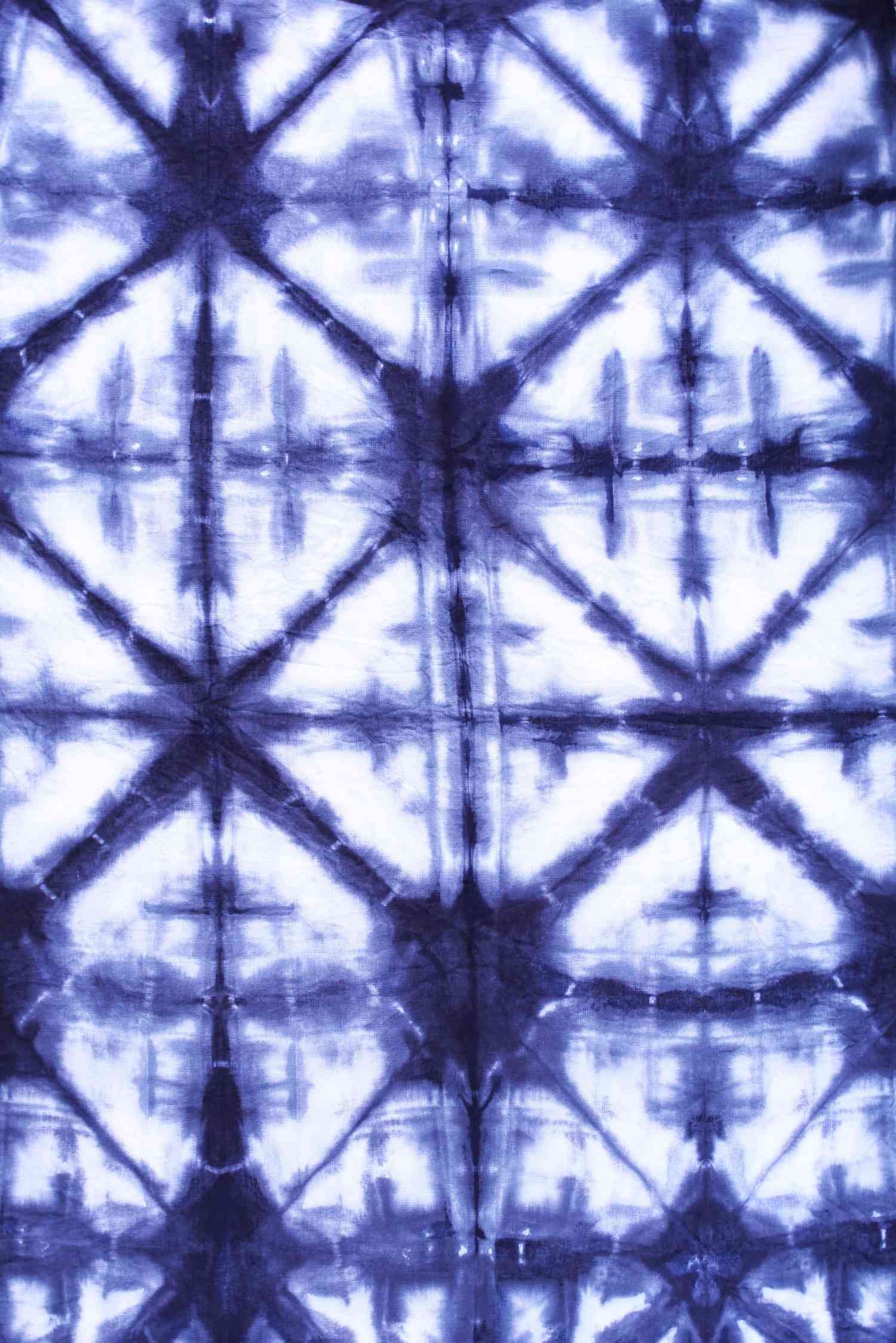 Blue and white Itajime Triangle pattern