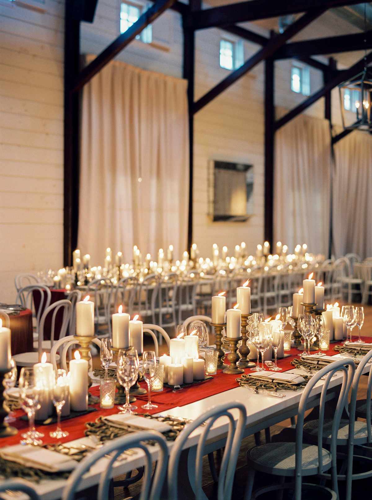 lanterns and garland reception decor