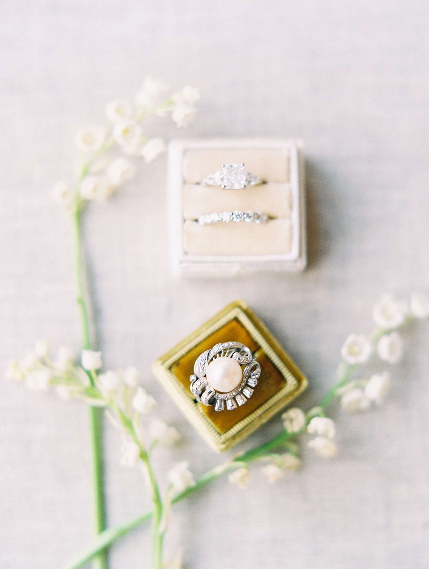 wedding rings in vintage boxes