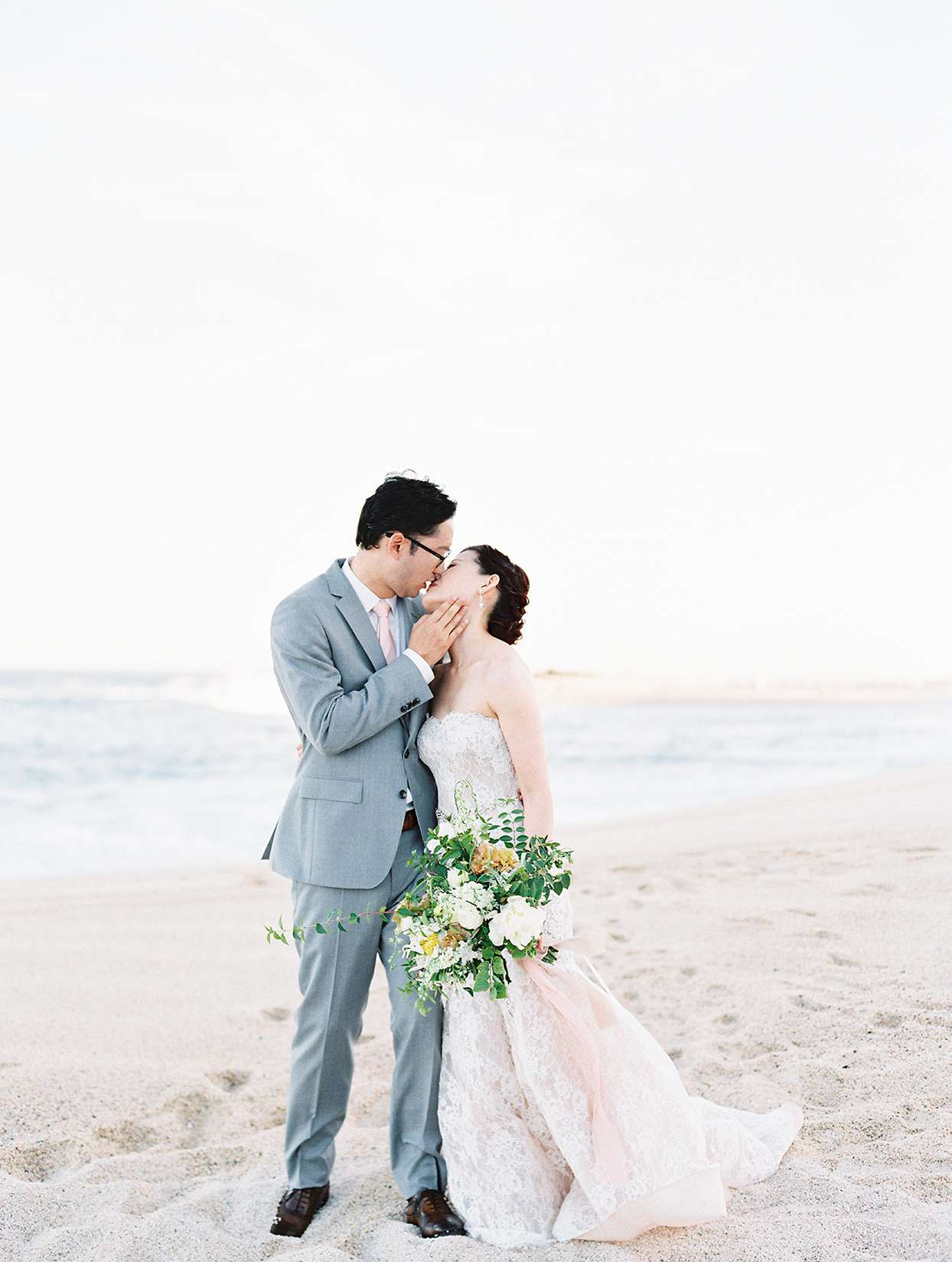 kirsten deran wedding couple kissing on beach
