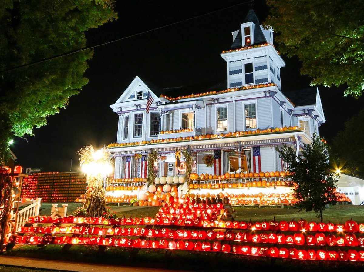 Victorian home decorated with pumpkins
