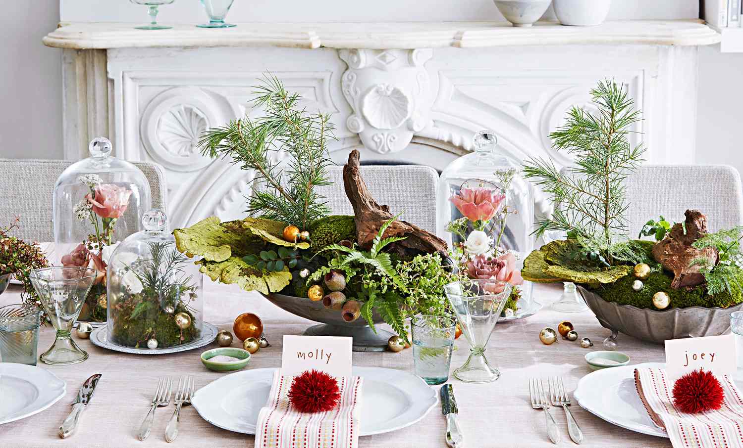 floral table settings for Christmas