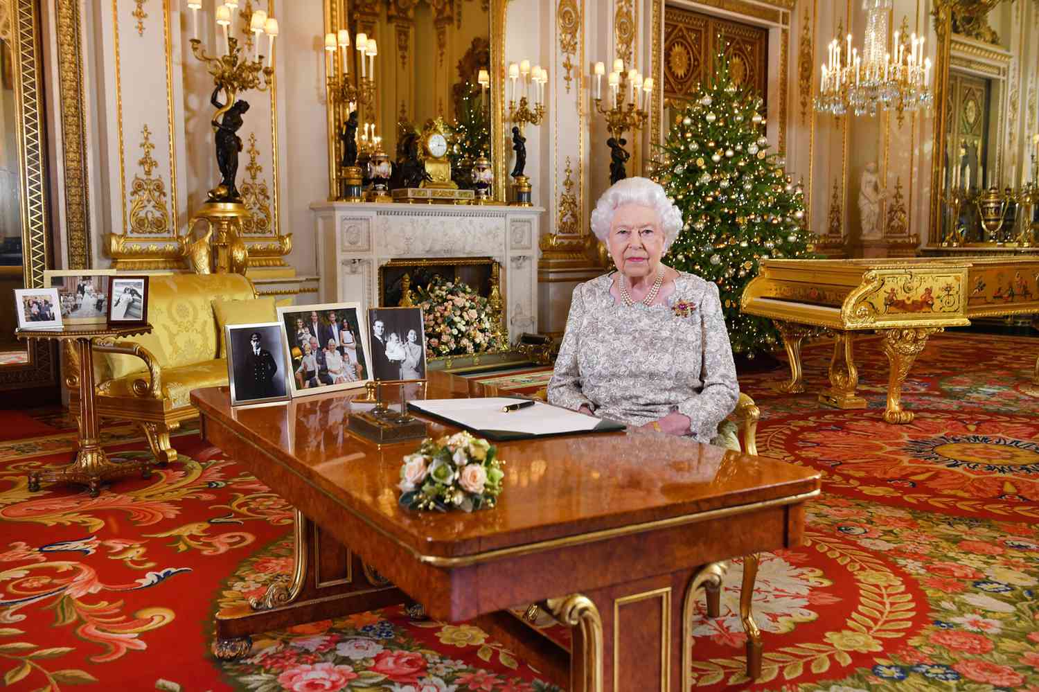 queen elizabeth office holiday decor