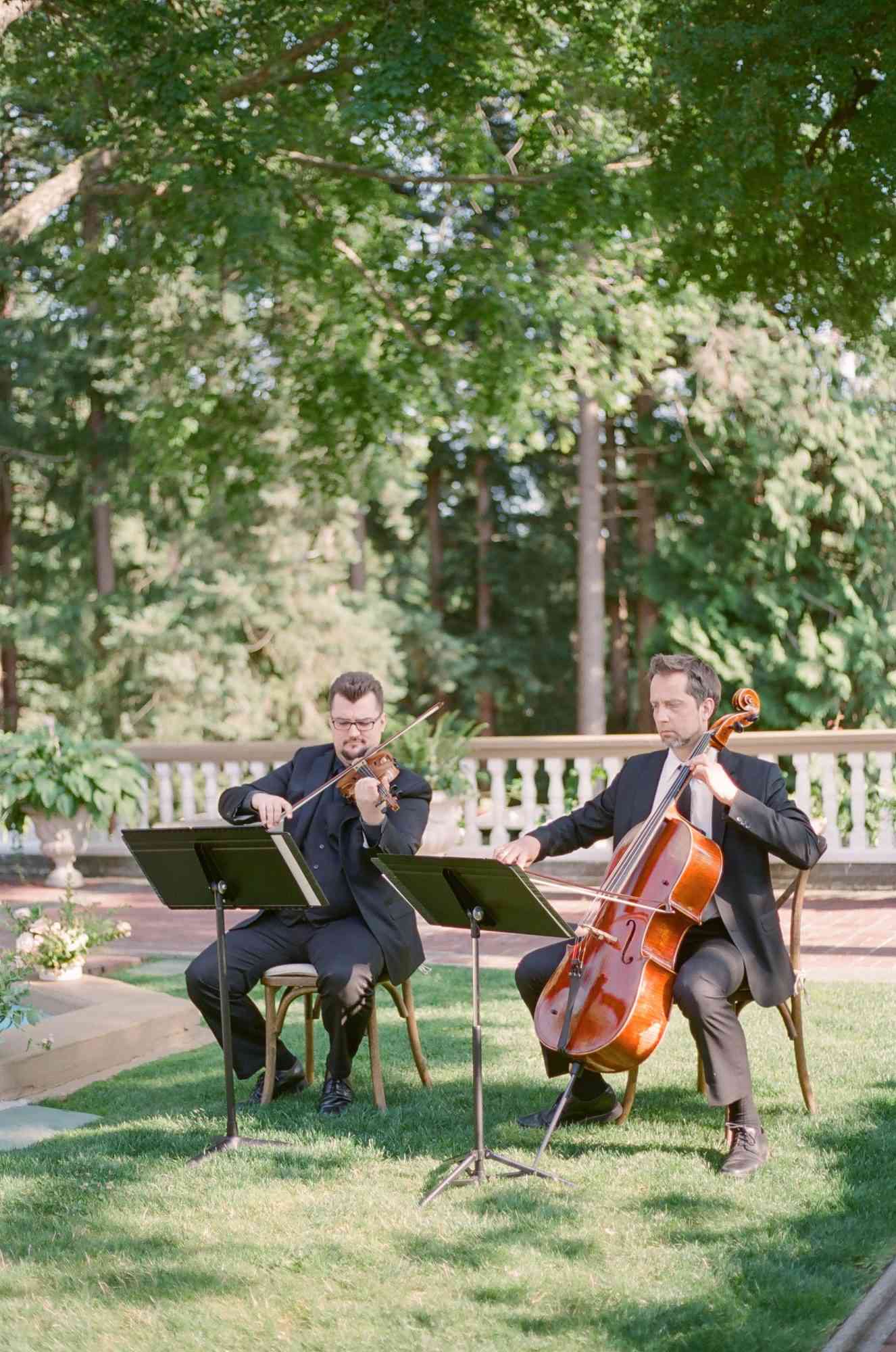 evelyn sam wedding musicians playing during ceremony