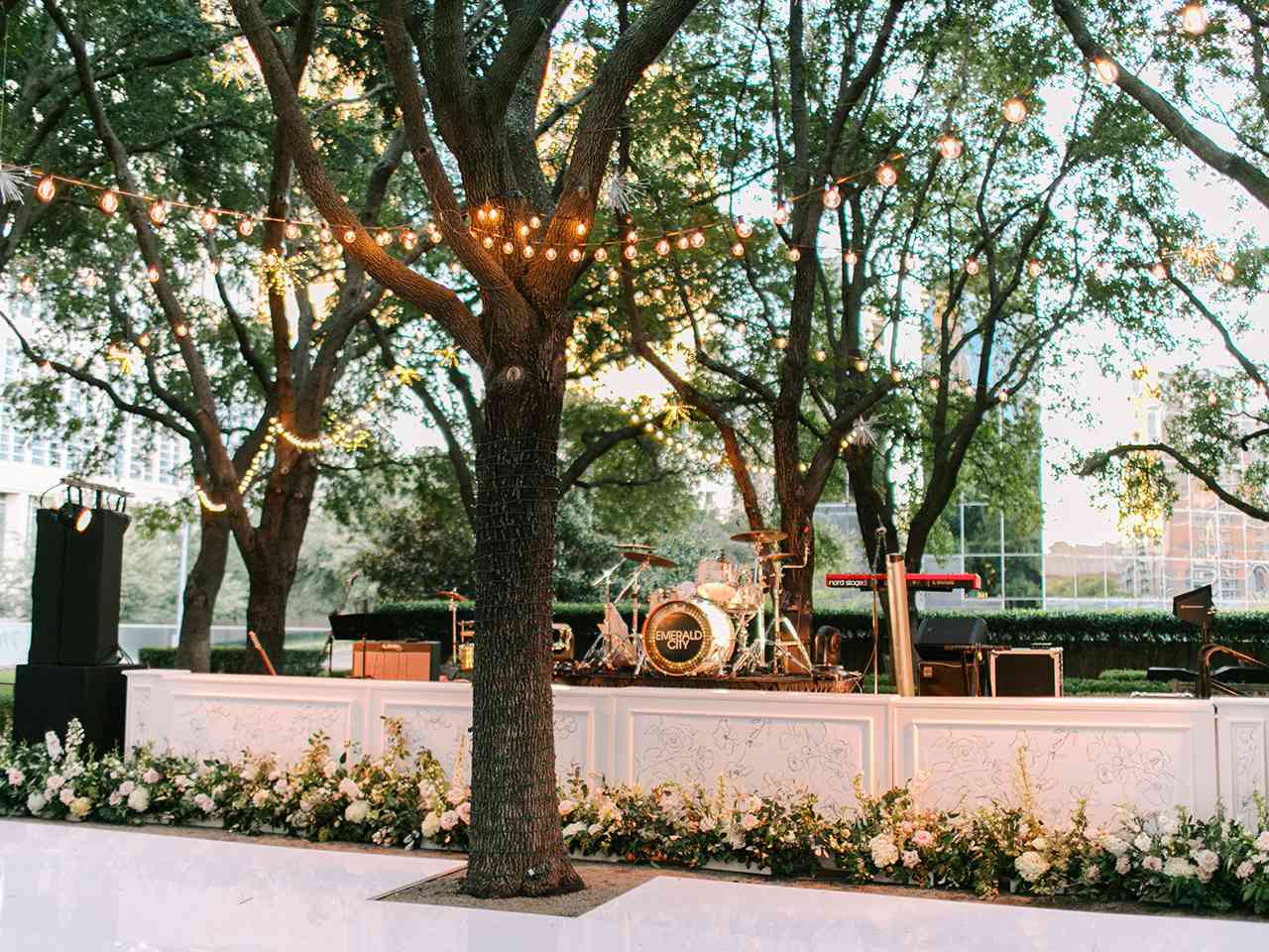 outdoor wedding stage band set up