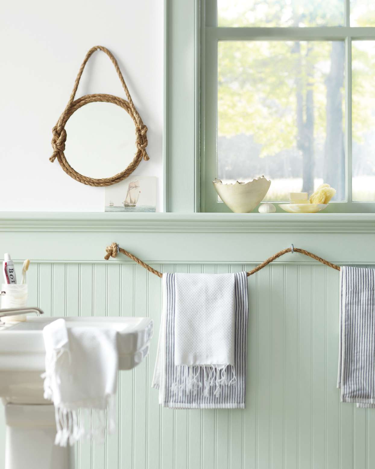 The Best Diy Ideas For Bathroom Wall Décor Martha Stewart