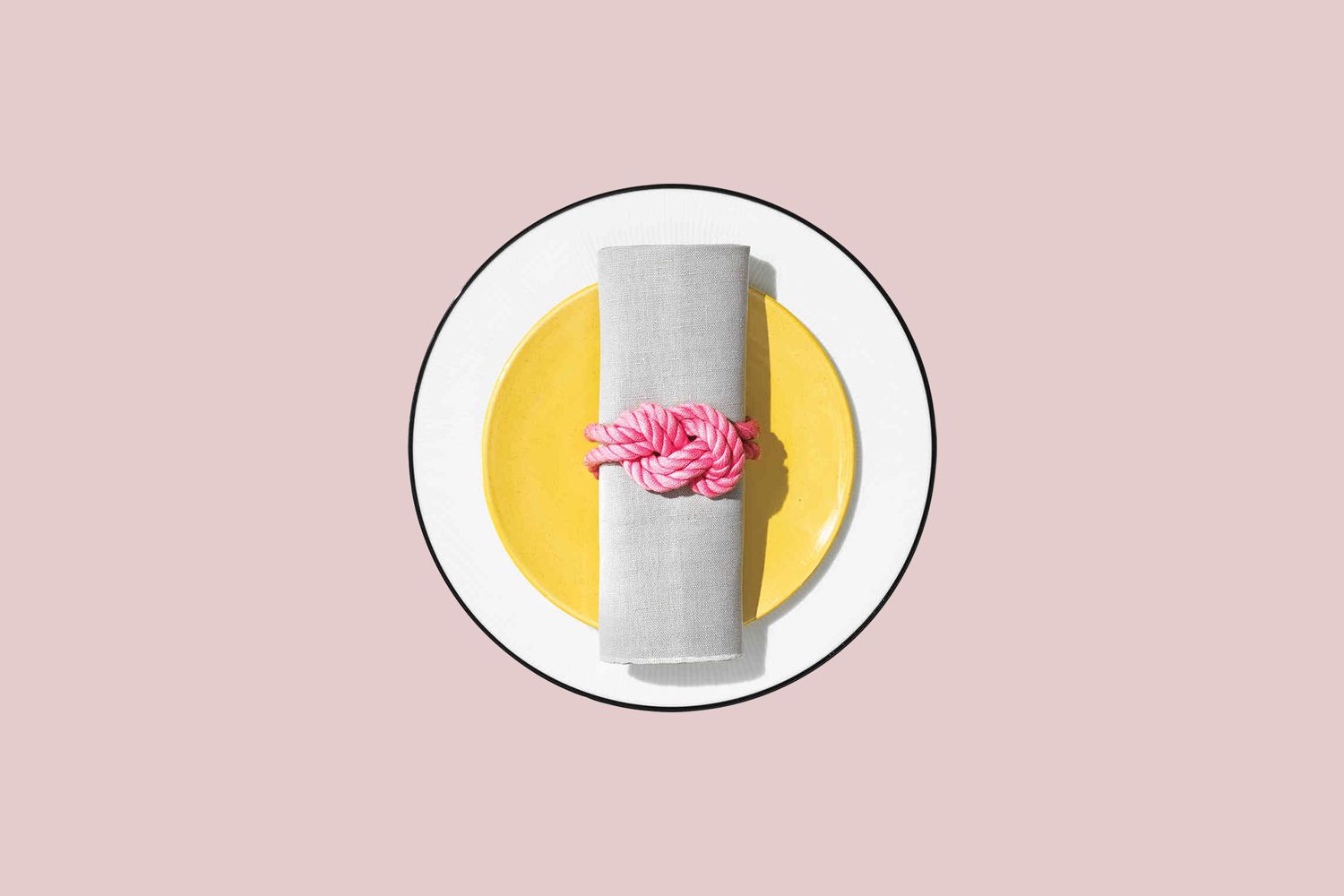 Napkin on plate with rope knot