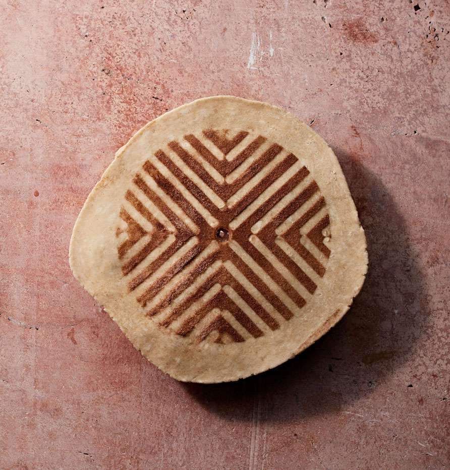 decorative cinnamon sugar design on pie crust