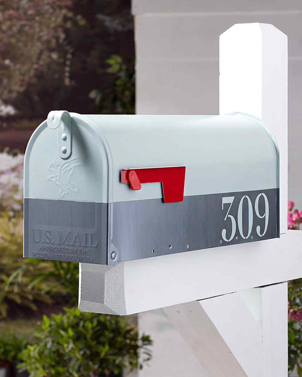 plaid decor mailbox