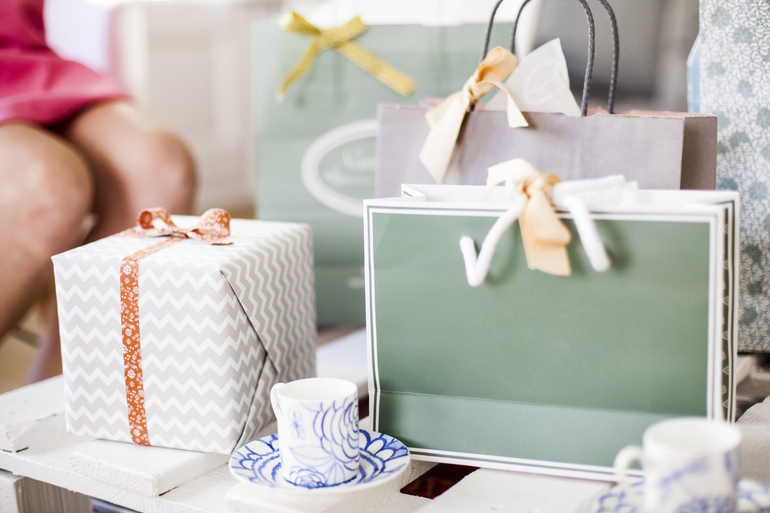 How much to spend on baby shower gift