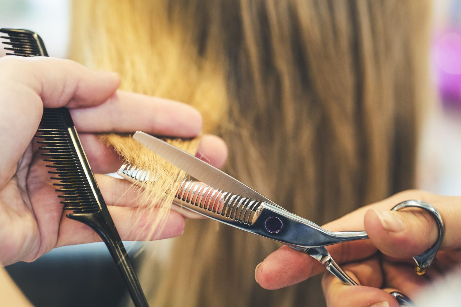 Hairdresser use hair thinning scissors-shears