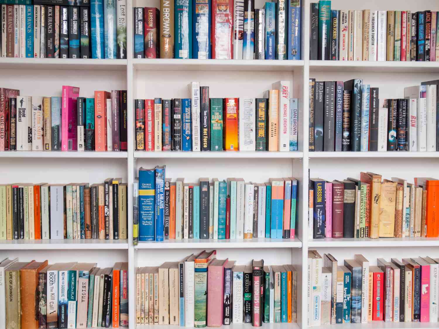 books on a book shelf