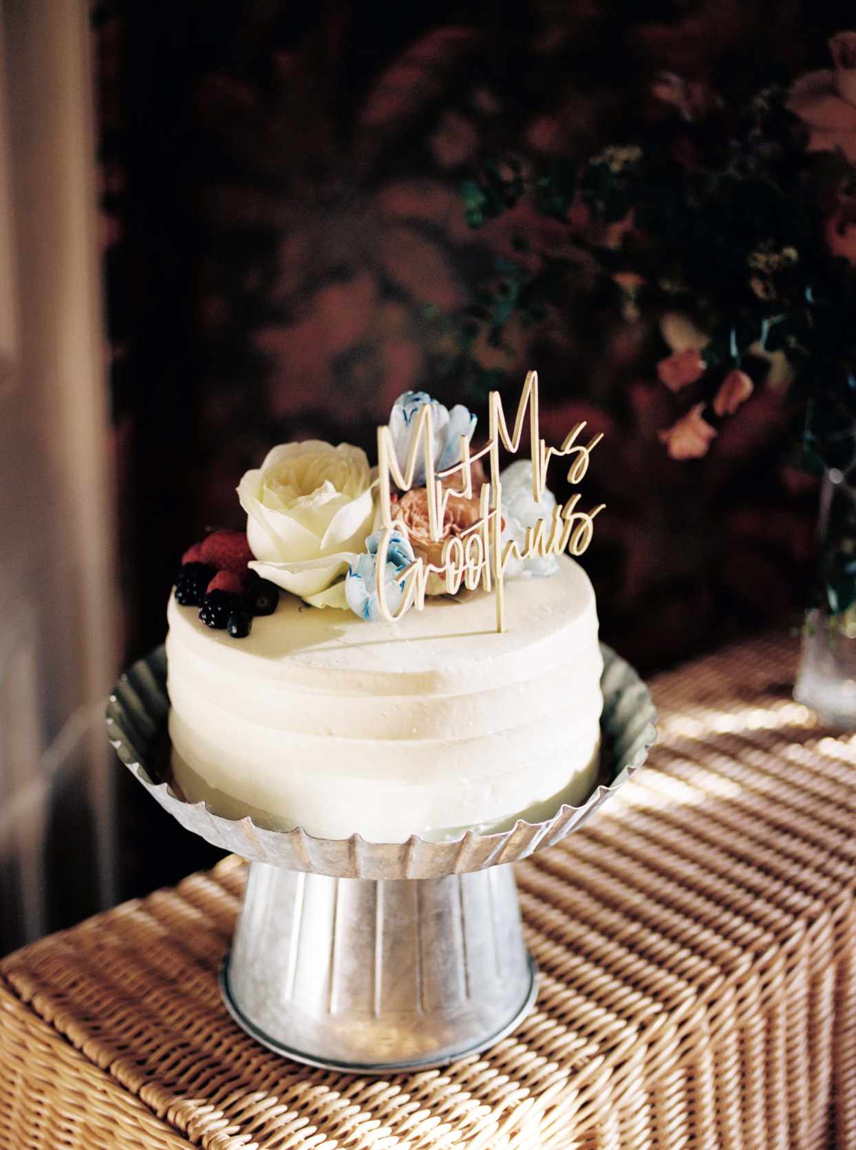single tier wedding cake on metal stand
