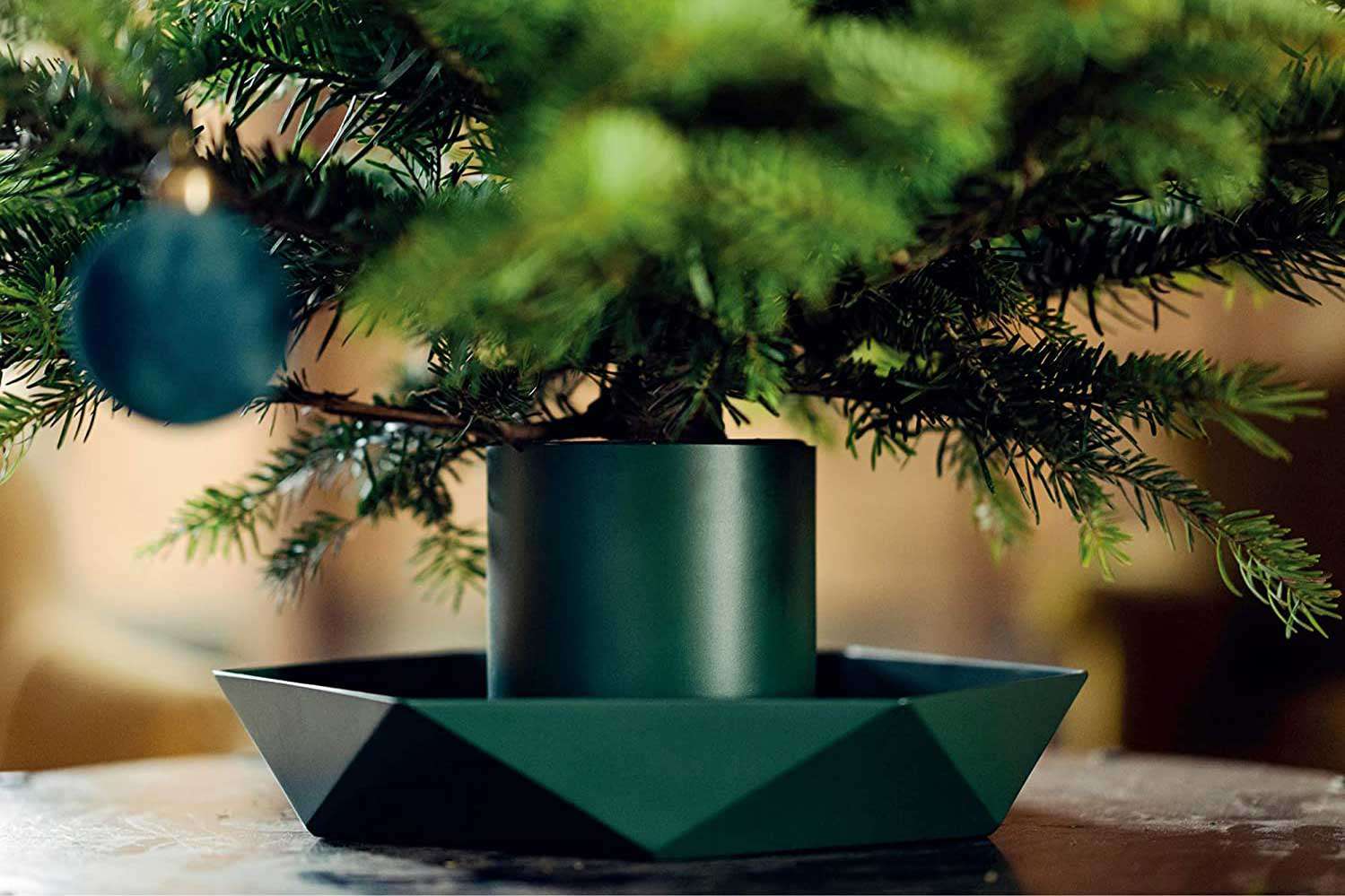 Essential Christmas Tree Stand/Base With Water Reservoir Green