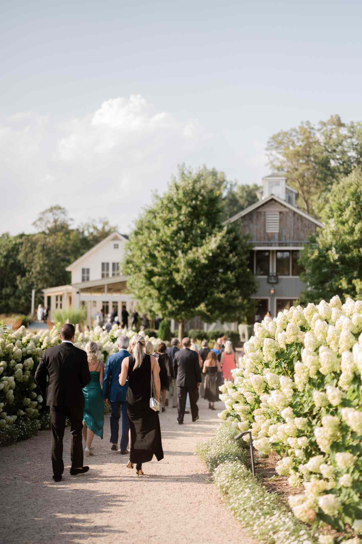 guests walking down gravel path to cocktail hour
