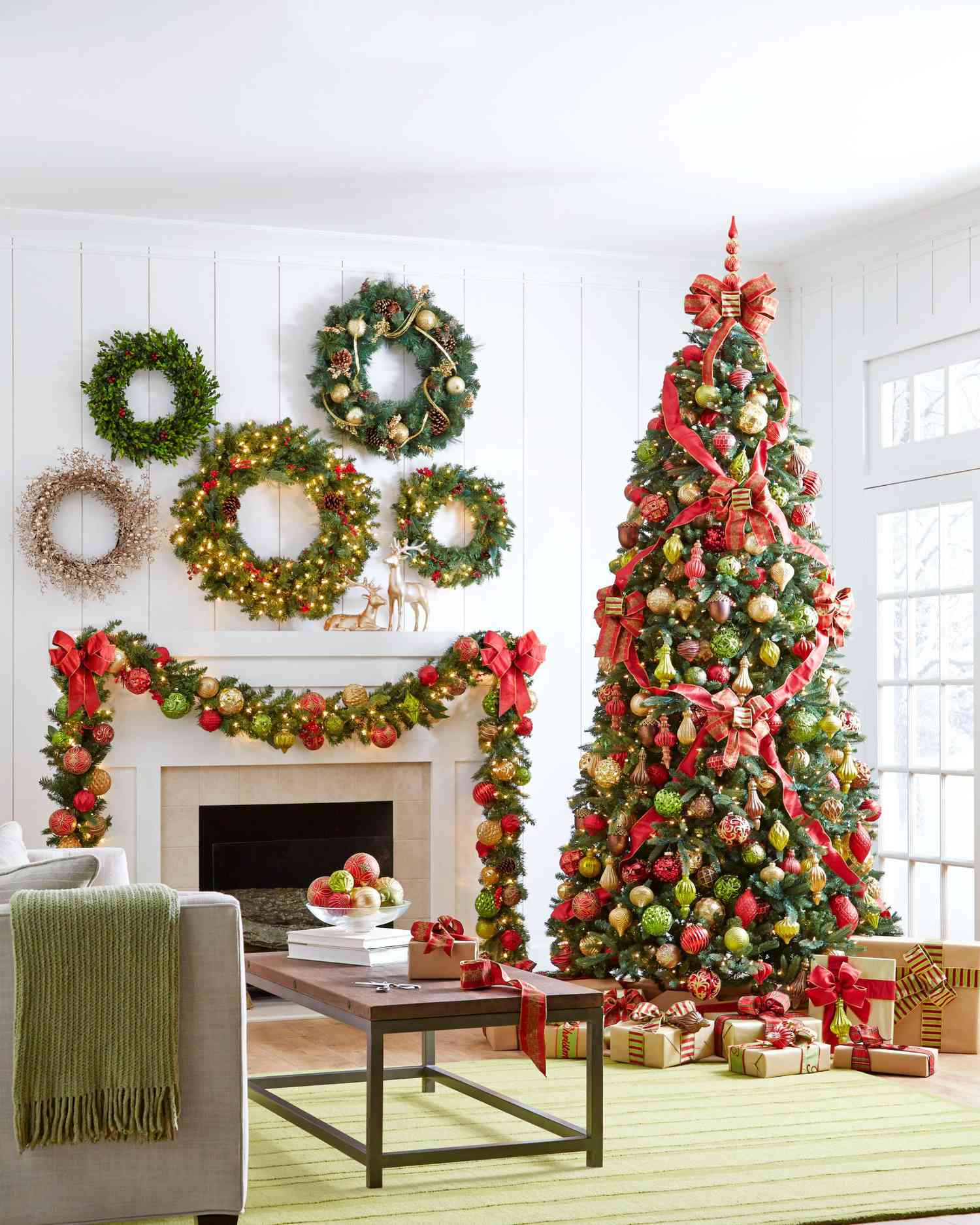 漂亮的室内圣诞树展示