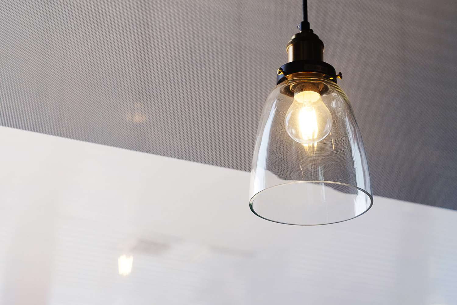pendulum lamp with light bulb