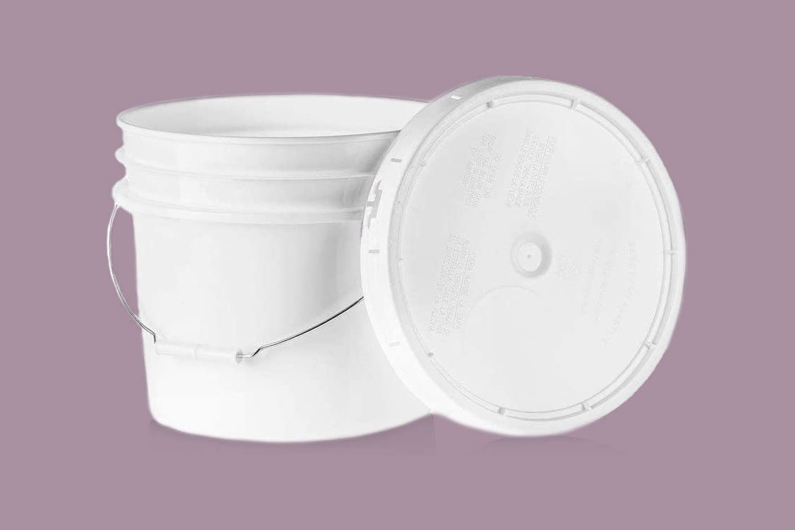 3.5 Gallon White Plastic Bucket & Lid