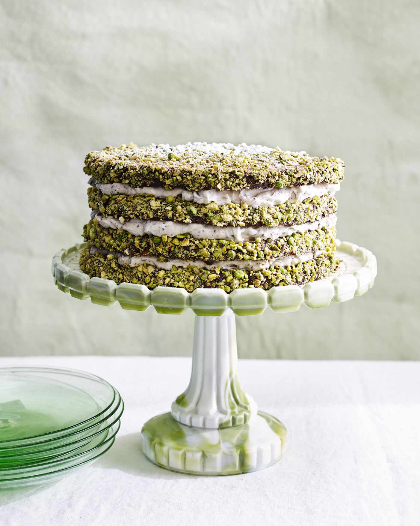 开心果奶油卷蛋糕，绿色大理石蛋糕架