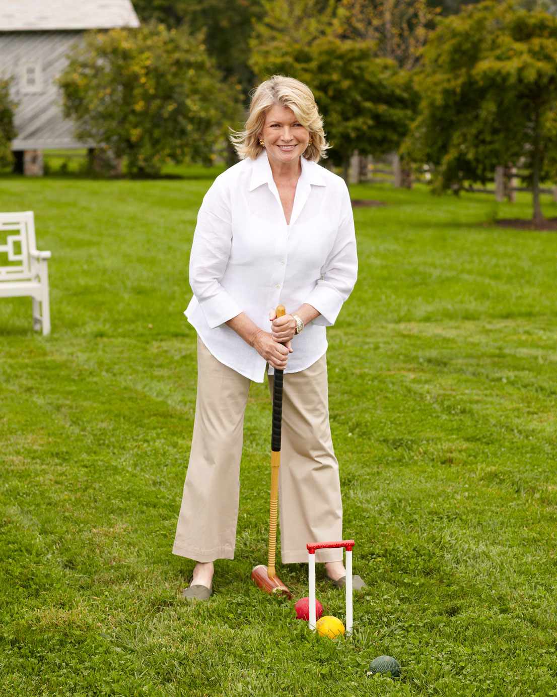 martha stewart playing croquet in backyard