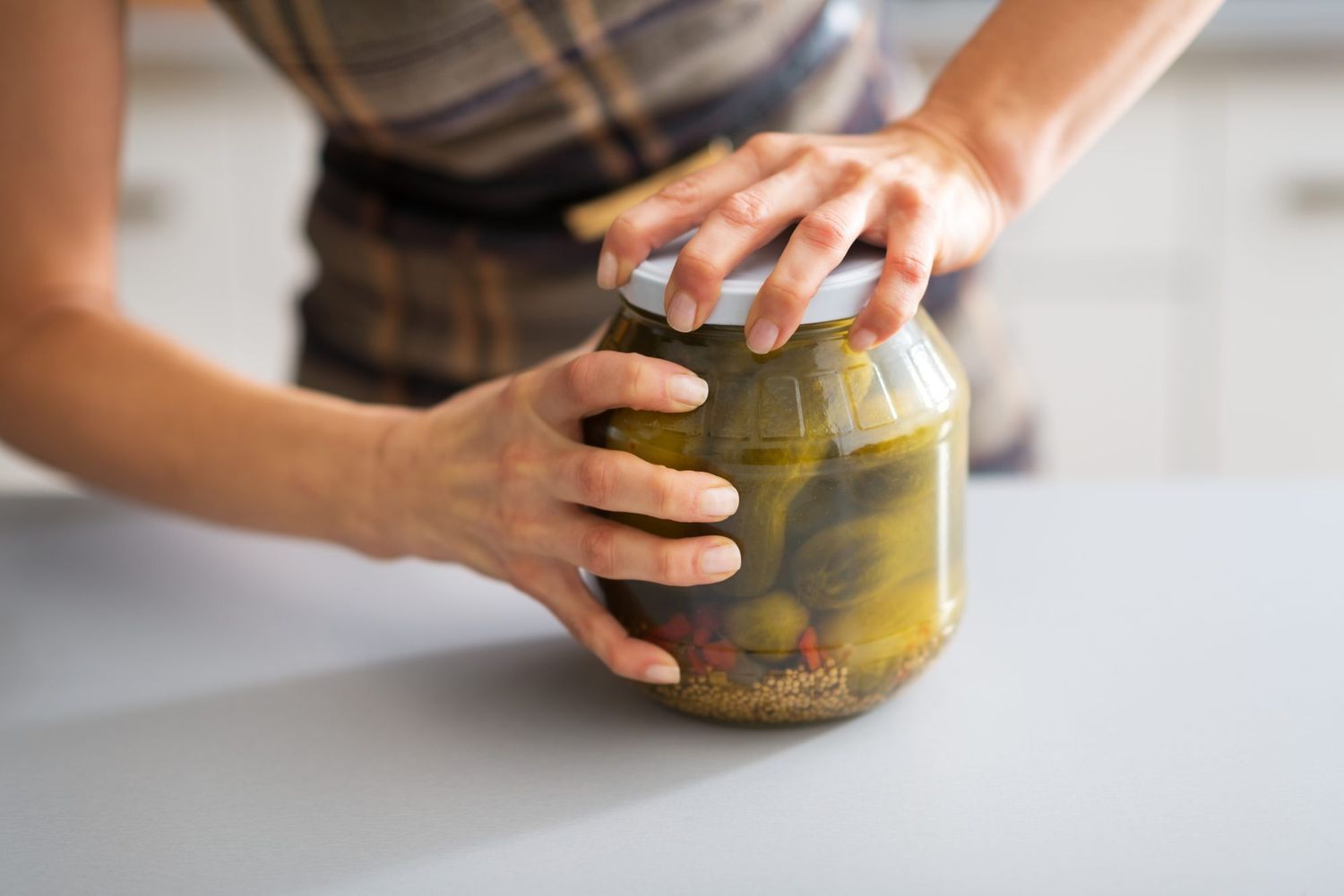 unscrewing stuck pickle jar