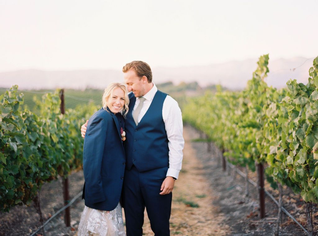 wedding couple in vineyard