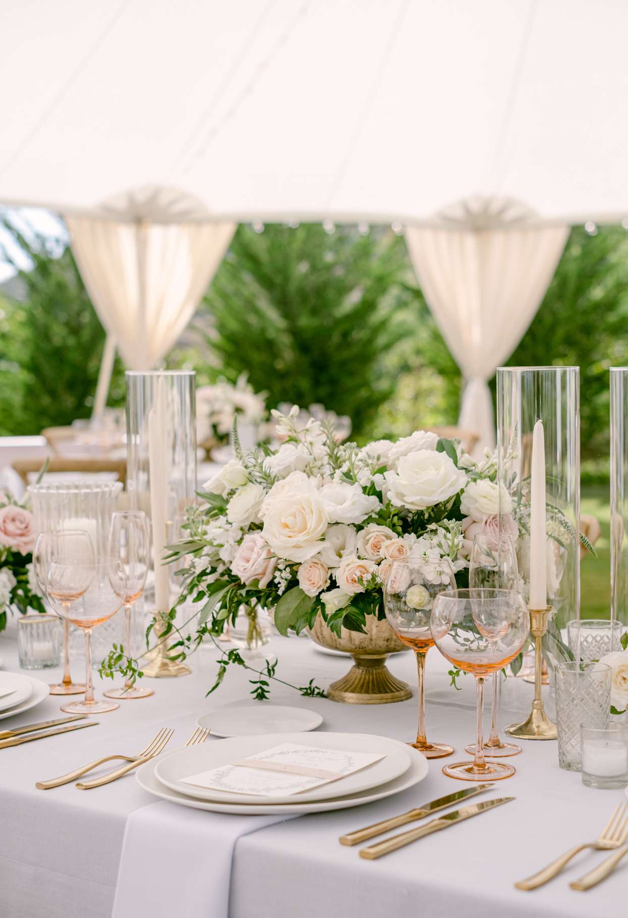 elegant pink and gold wedding tablescape