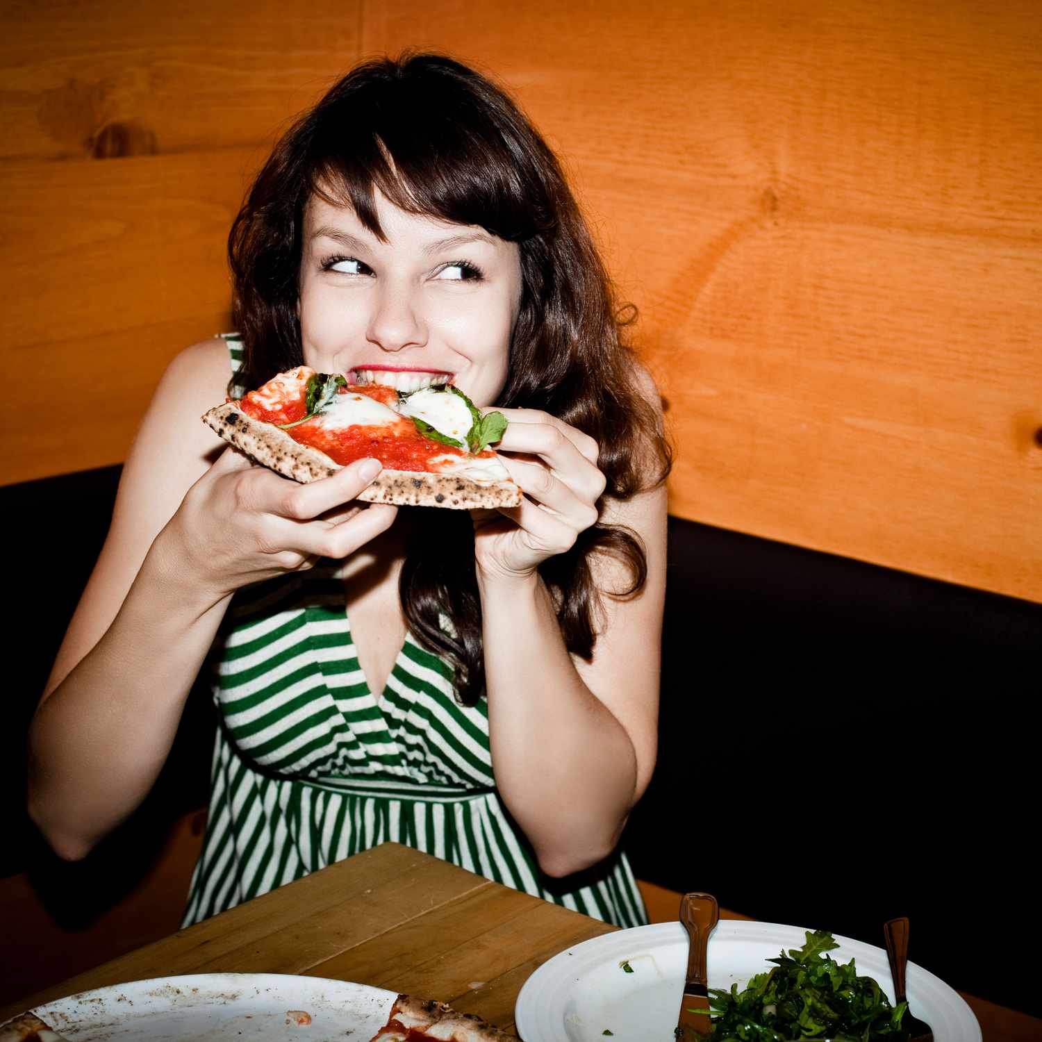 woman-eating-pizza_0.jpg